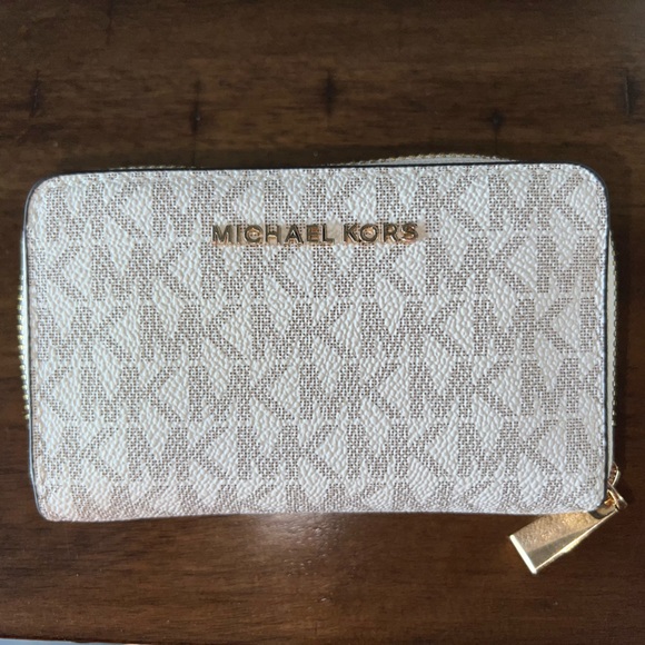 Michael Kors Wallet - Picture 1 of 4